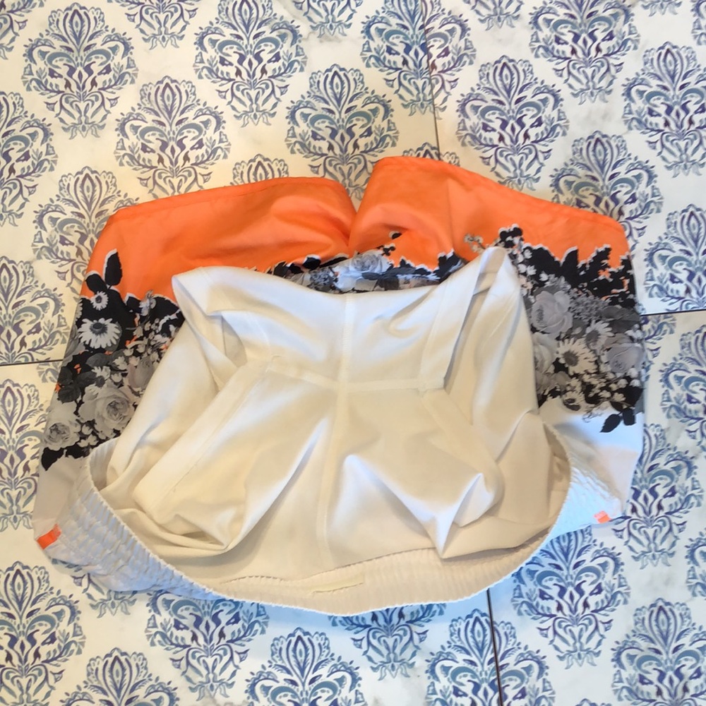 Lorna Jane Daisy Fever Run Short ๐โโ๏ธโ - Picture 7 of 9